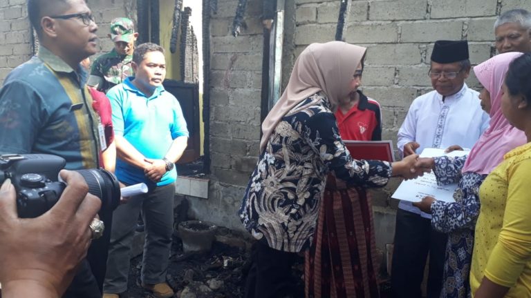 Plt. Bupati Purbalingga Kunjungi Korban Kebakaran Di Desa Limbasari